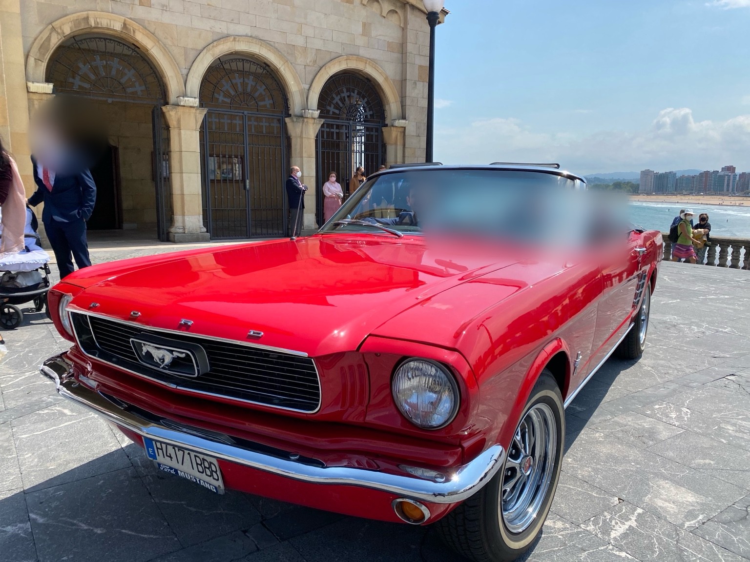 Ford Mustang 1965 descapotable rojo, exterior